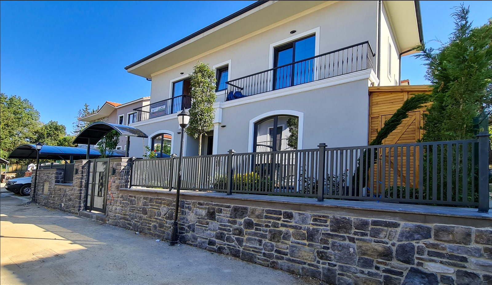 02 TAŞ DUVAR KAPLAMA VE DEMİR KORKULUK